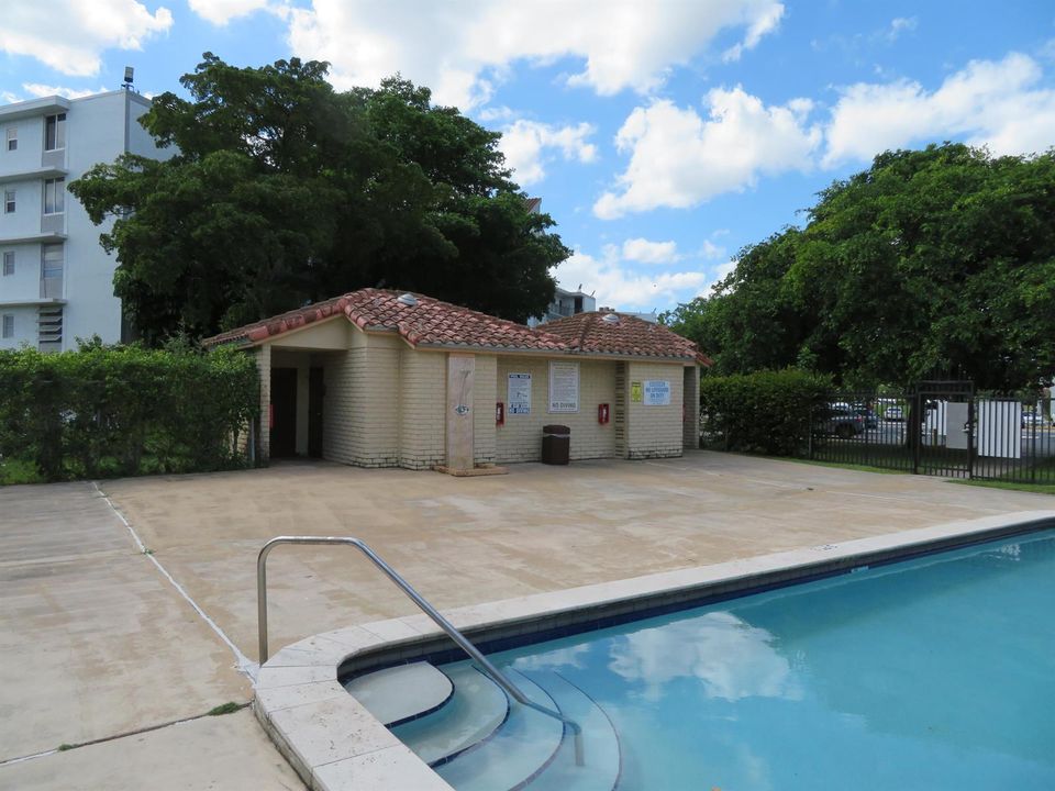 18_Lakeshore_Pool__10-21-26