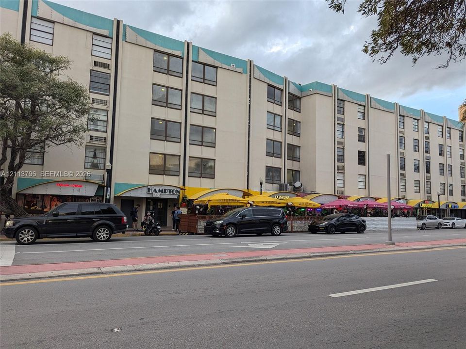 For Rent: $1,700 (0 beds, 1 baths, 390 Square Feet)
