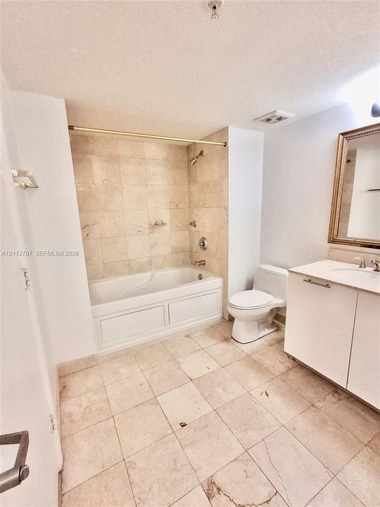 For Sale: $389,000 (1 beds, 1 baths, 839 Square Feet)