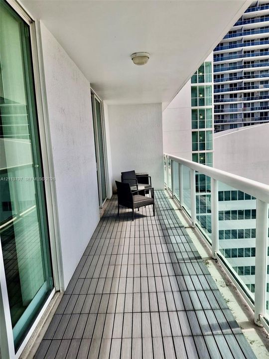 For Sale: $389,000 (1 beds, 1 baths, 839 Square Feet)