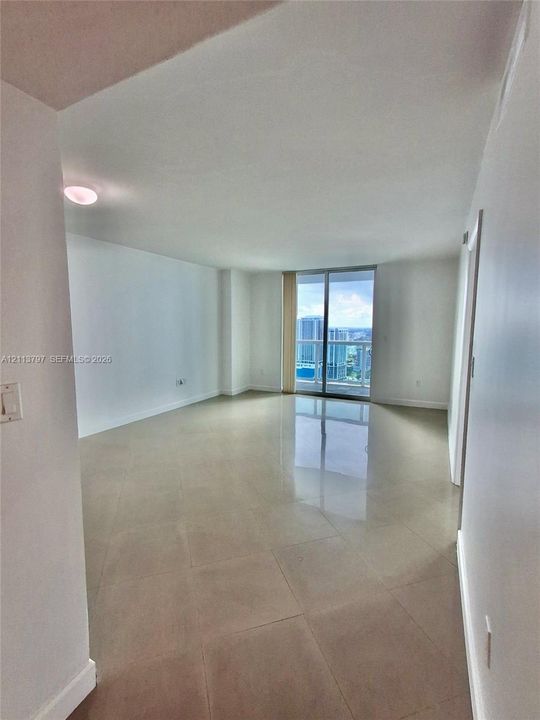 For Sale: $389,000 (1 beds, 1 baths, 839 Square Feet)
