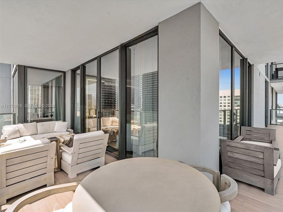 For Sale: $1,249,000 (2 beds, 2 baths, 1264 Square Feet)