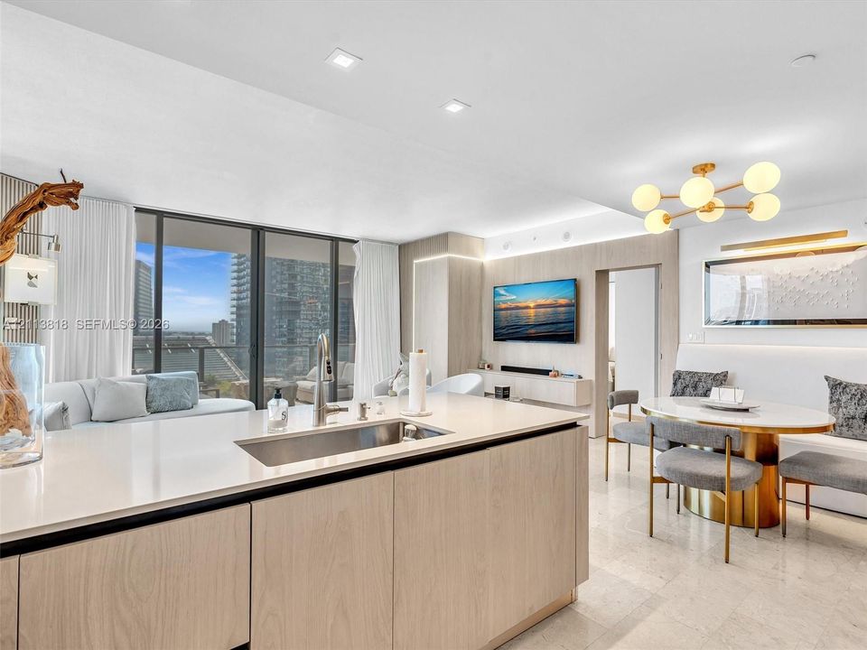 For Sale: $1,249,000 (2 beds, 2 baths, 1264 Square Feet)