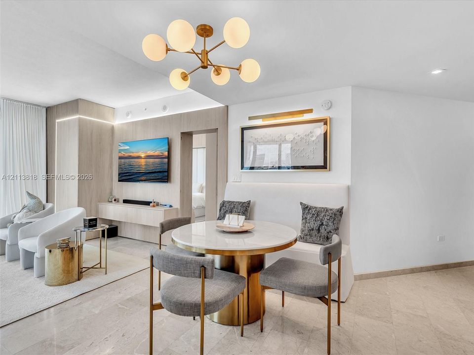 For Sale: $1,249,000 (2 beds, 2 baths, 1264 Square Feet)