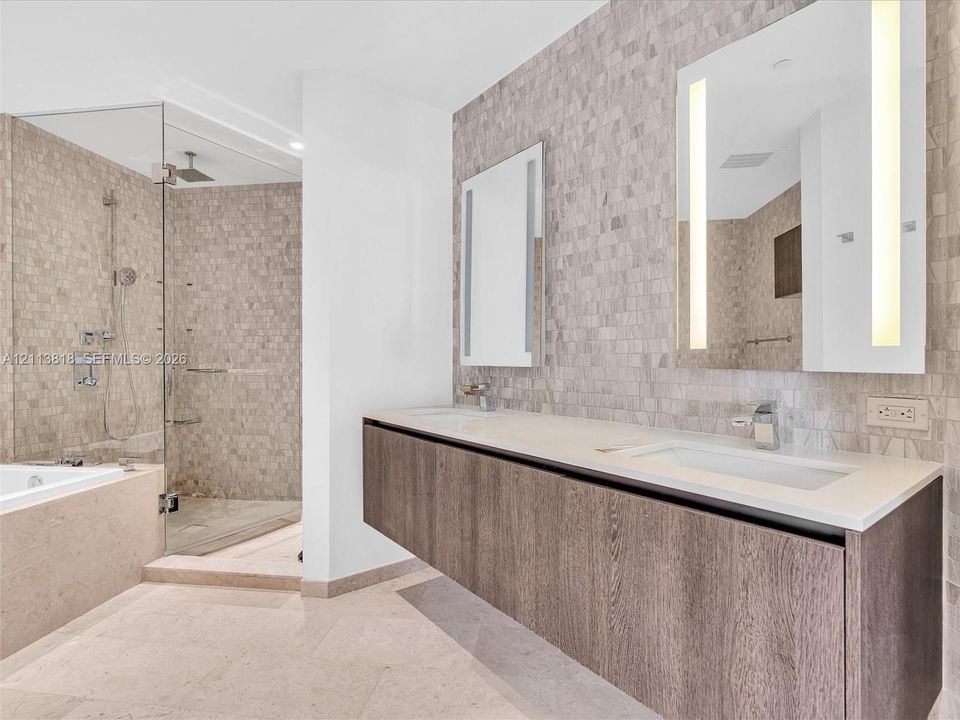 For Sale: $1,249,000 (2 beds, 2 baths, 1264 Square Feet)