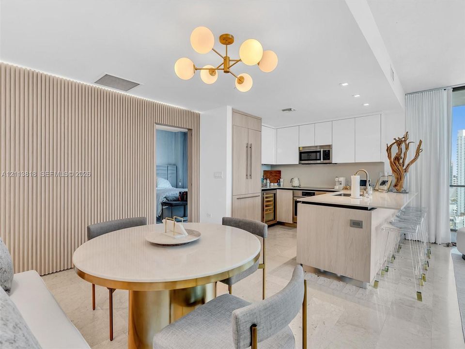 For Sale: $1,249,000 (2 beds, 2 baths, 1264 Square Feet)
