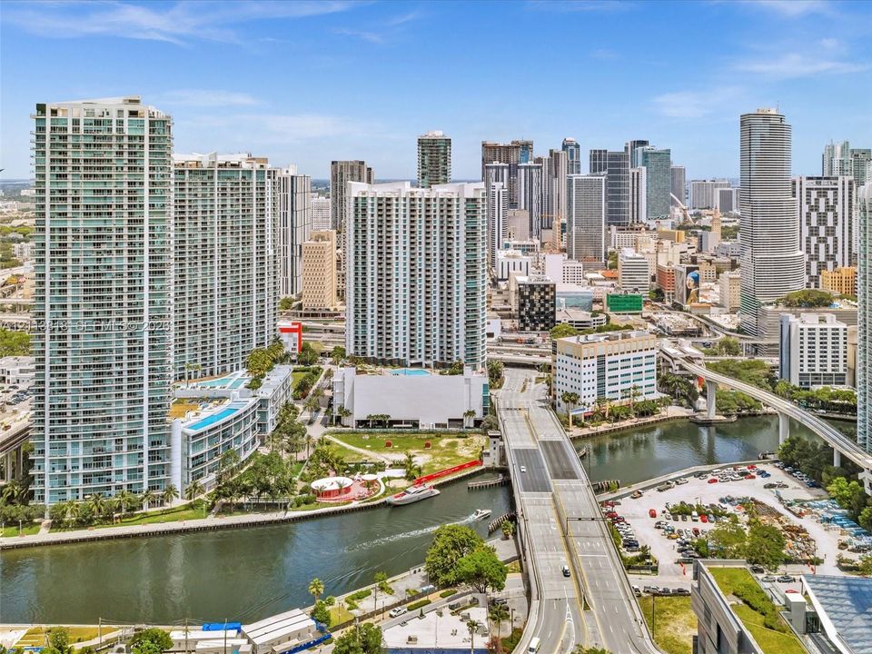 For Sale: $1,249,000 (2 beds, 2 baths, 1264 Square Feet)