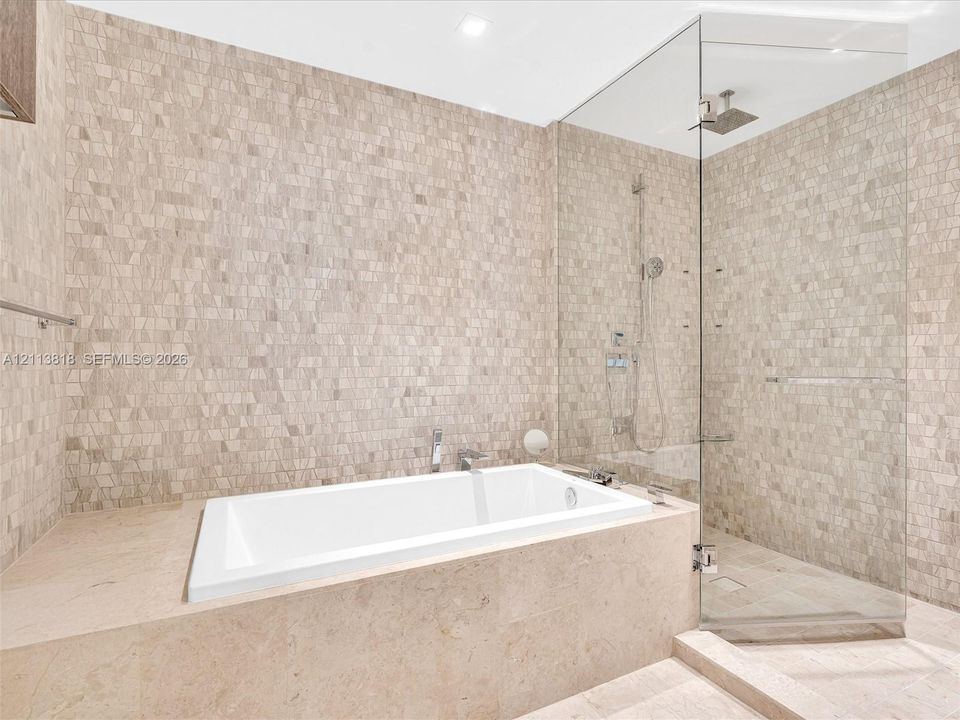 For Sale: $1,249,000 (2 beds, 2 baths, 1264 Square Feet)