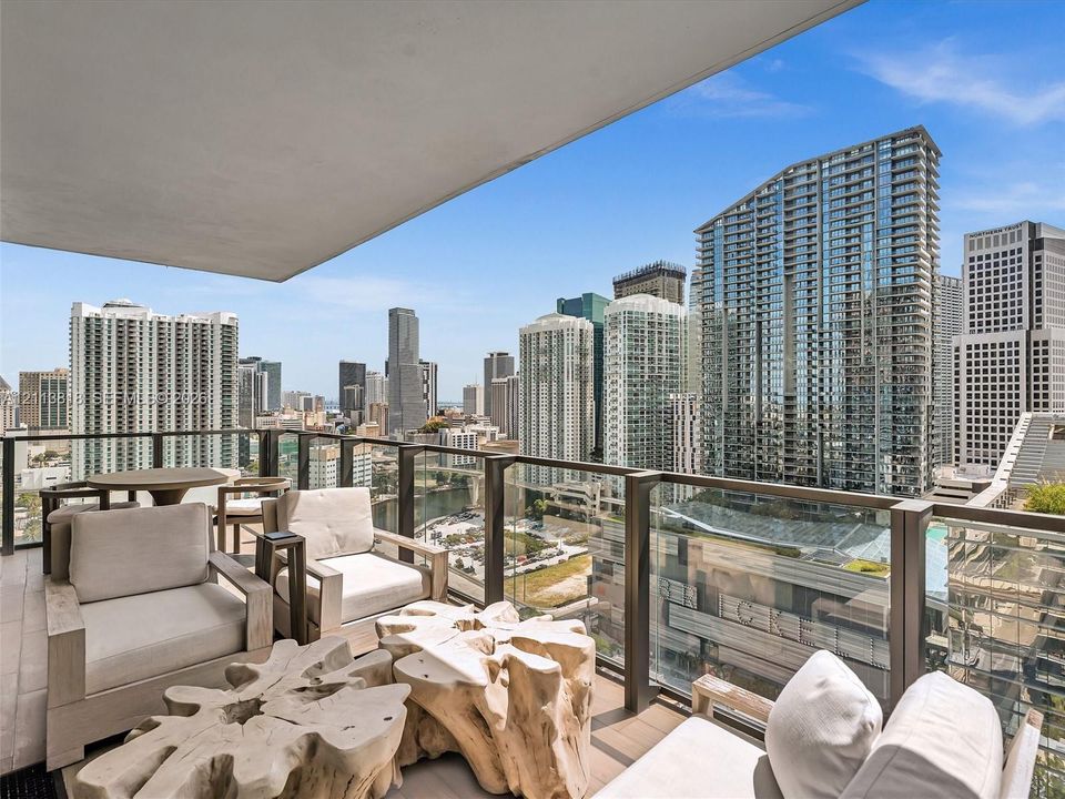 For Sale: $1,249,000 (2 beds, 2 baths, 1264 Square Feet)