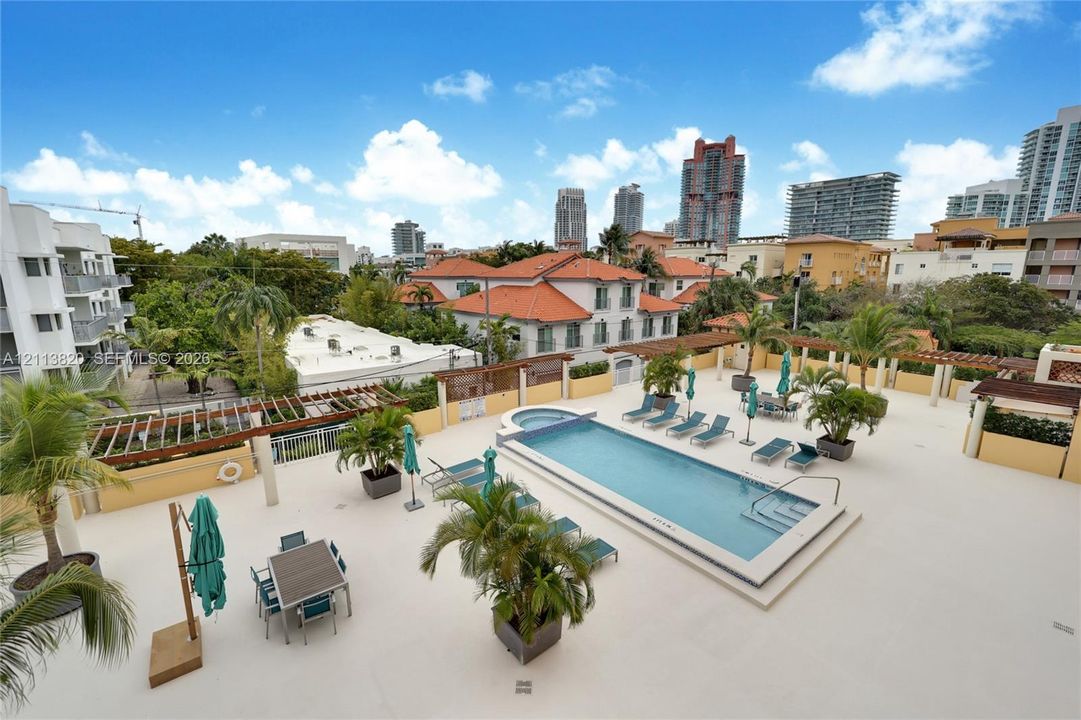 For Sale: $800,000 (2 beds, 2 baths, 1020 Square Feet)
