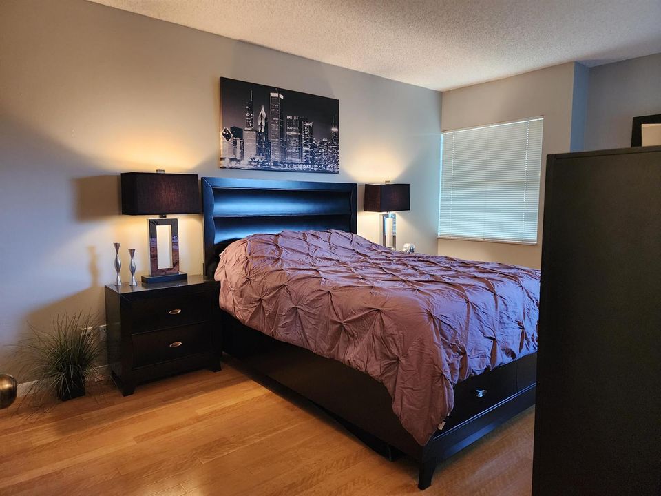 285 A8 Master bedroom