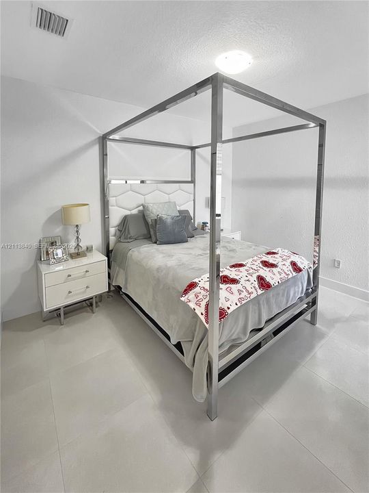 Large-format neutral floor tile throughout