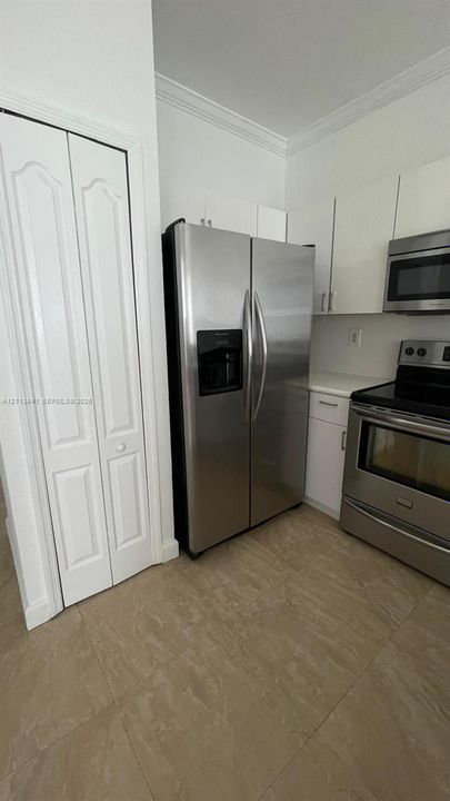 В аренду: $2,300 (2 спален, 2 ванн, 967 Квадратных фут)