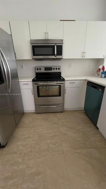 В аренду: $2,300 (2 спален, 2 ванн, 967 Квадратных фут)