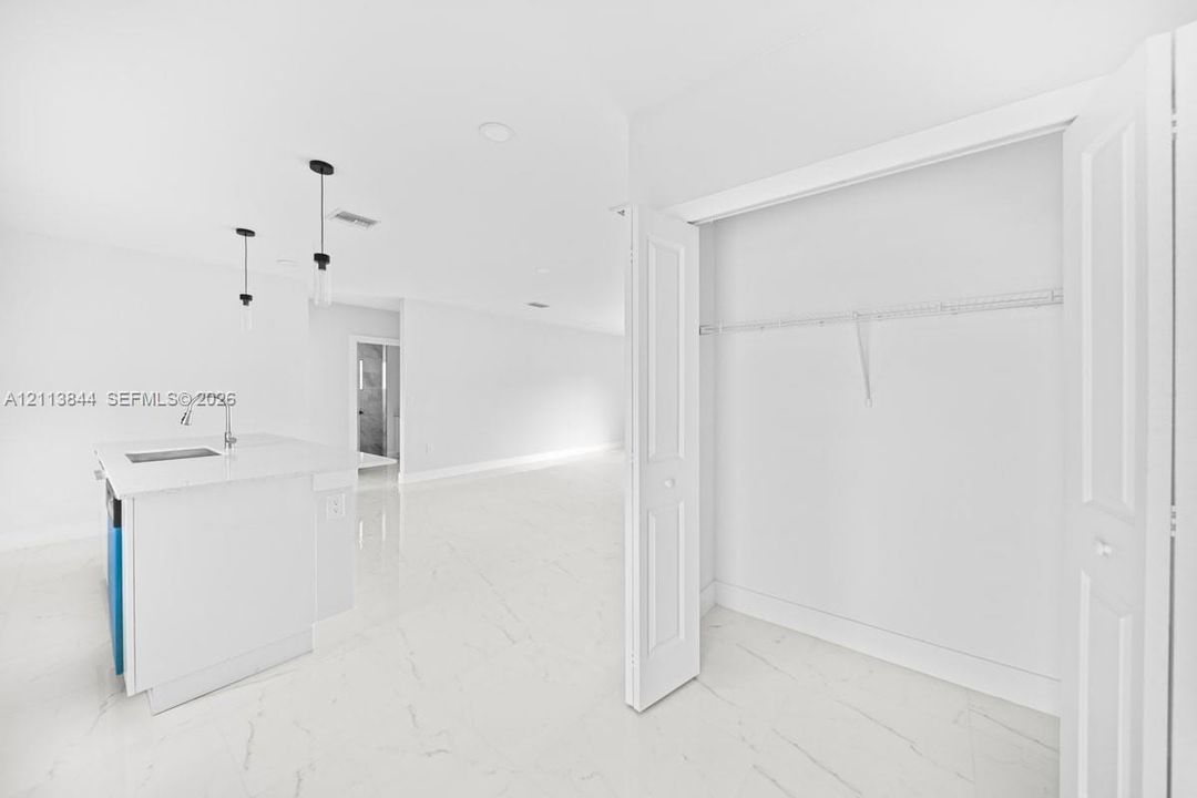 For Sale: $274,999 (3 beds, 2 baths, 1399 Square Feet)