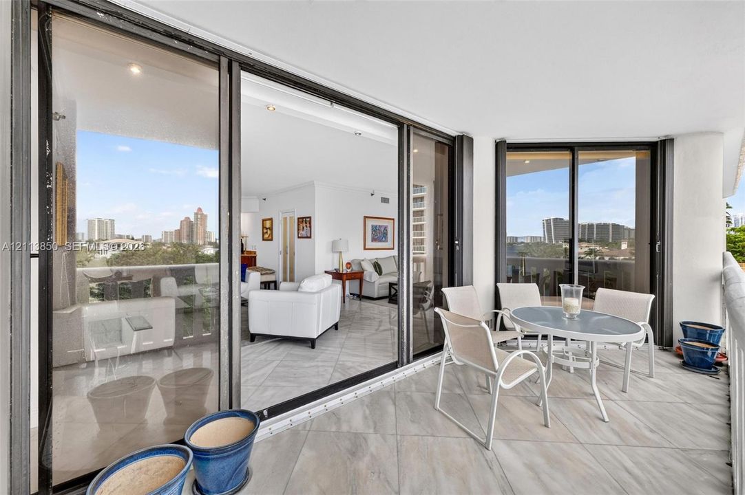 For Sale: $675,000 (2 beds, 2 baths, 1607 Square Feet)