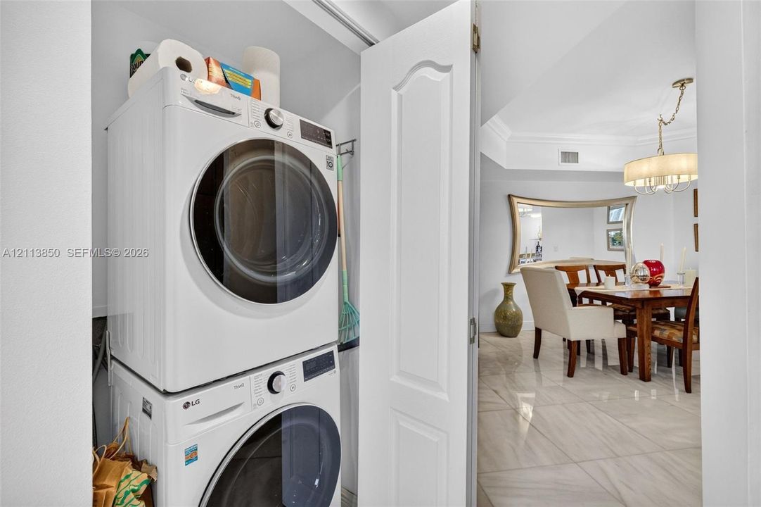 For Sale: $675,000 (2 beds, 2 baths, 1607 Square Feet)