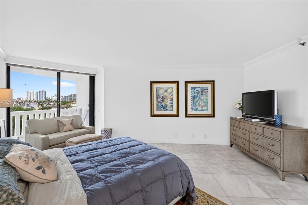 For Sale: $675,000 (2 beds, 2 baths, 1607 Square Feet)