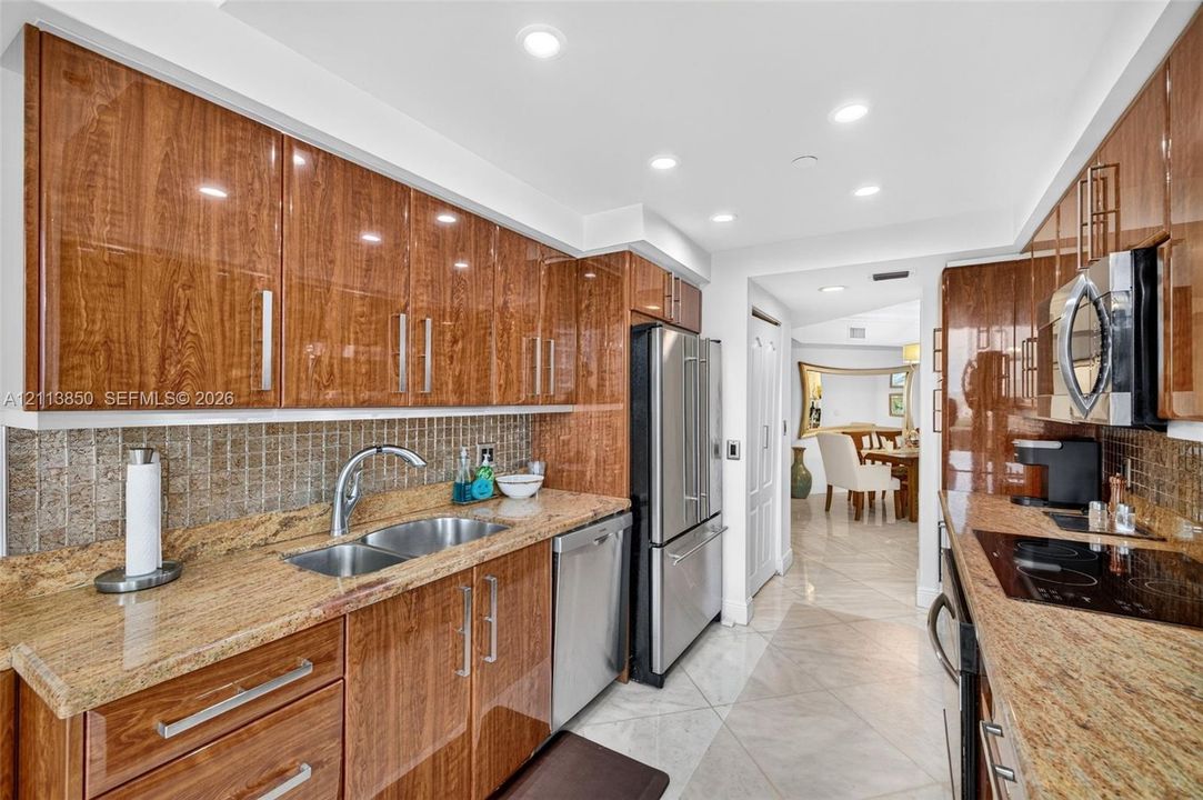 For Sale: $675,000 (2 beds, 2 baths, 1607 Square Feet)