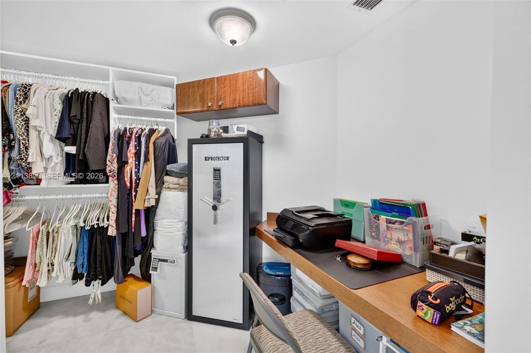 For Sale: $675,000 (2 beds, 2 baths, 1607 Square Feet)