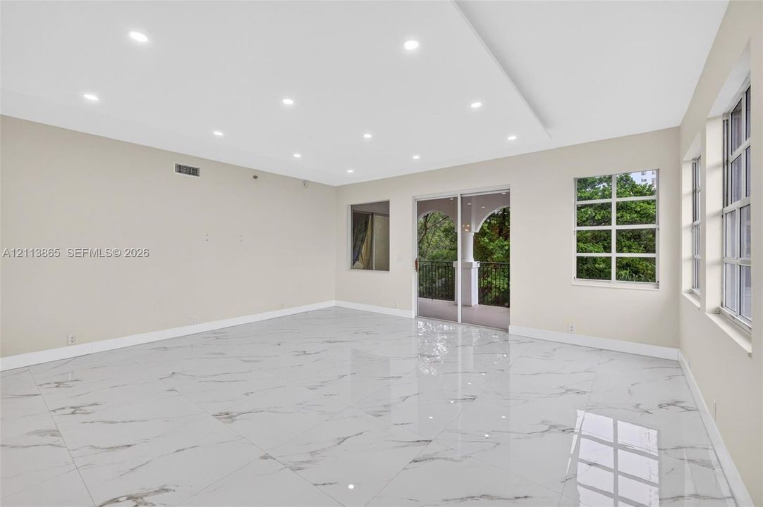 For Sale: $995,000 (2 beds, 2 baths, 1820 Square Feet)