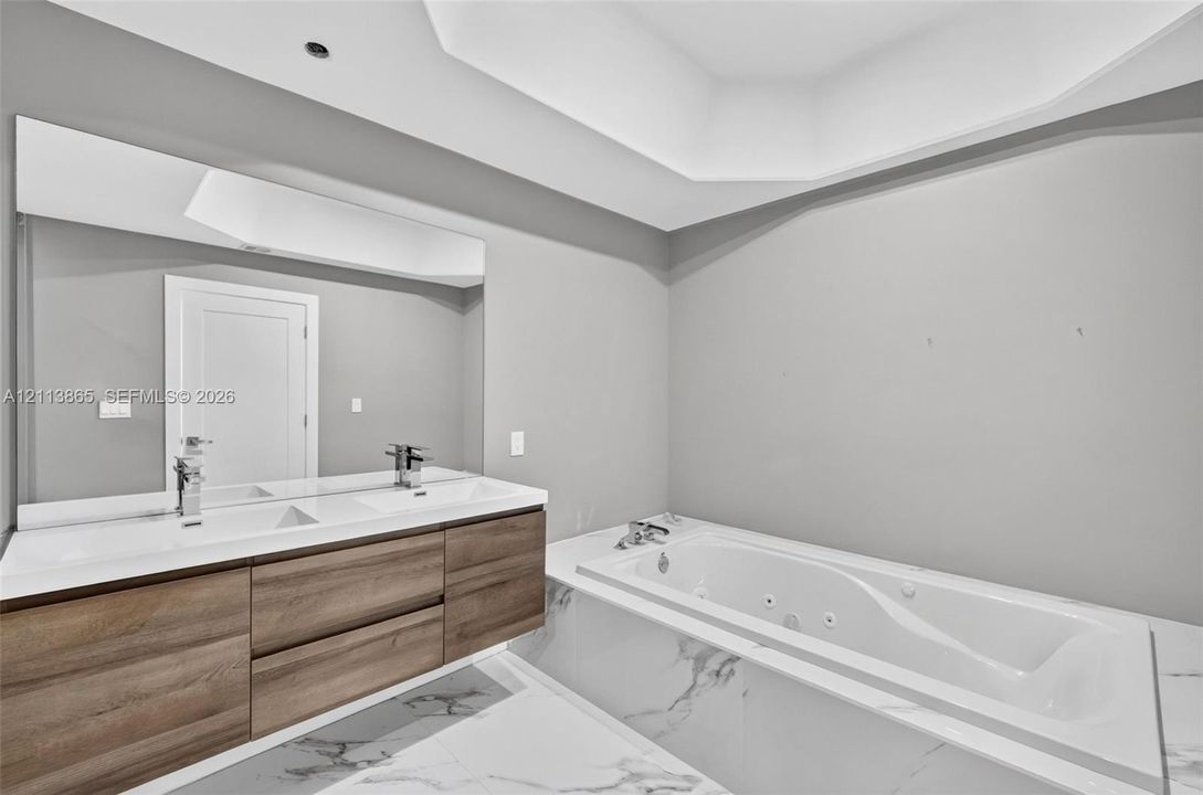 For Sale: $995,000 (2 beds, 2 baths, 1820 Square Feet)