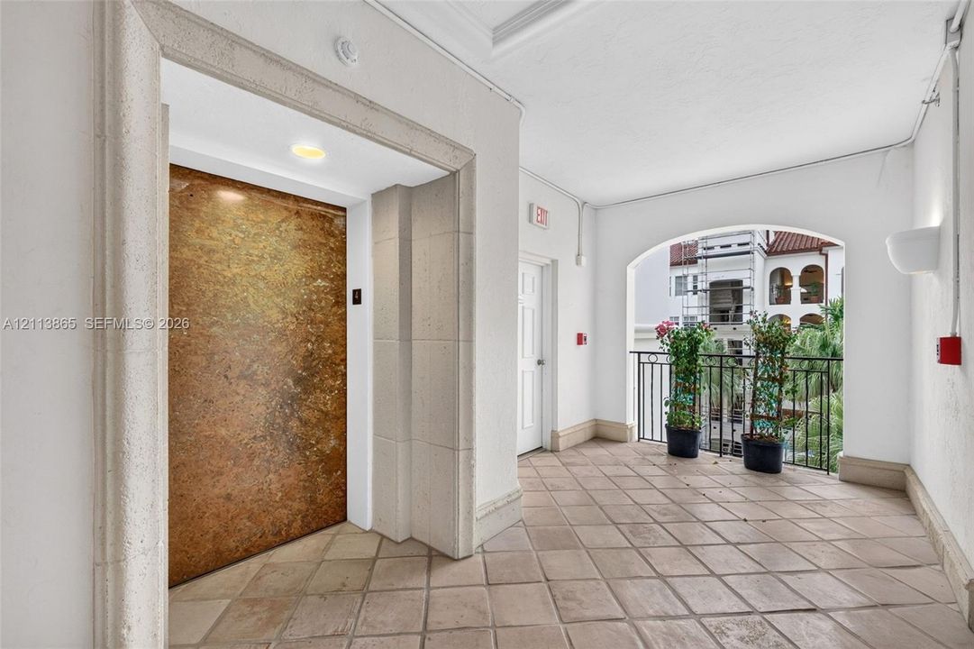 For Sale: $995,000 (2 beds, 2 baths, 1820 Square Feet)