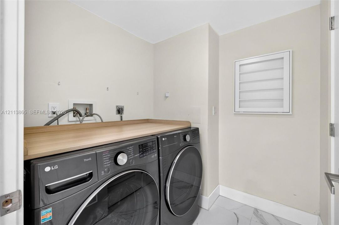 For Sale: $995,000 (2 beds, 2 baths, 1820 Square Feet)