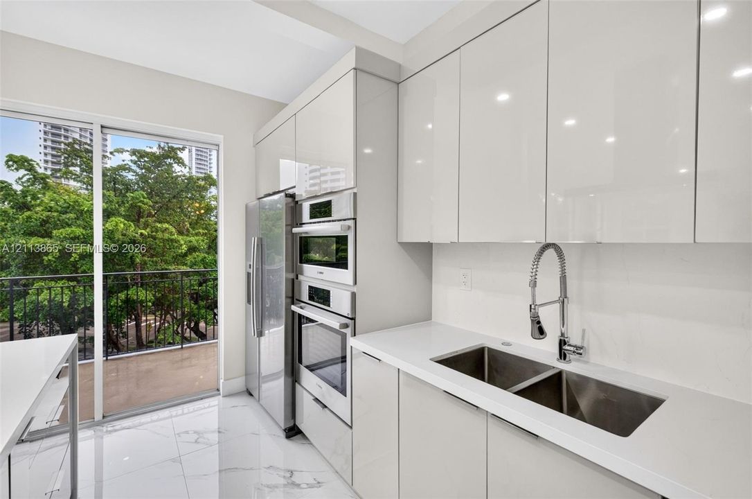 For Sale: $995,000 (2 beds, 2 baths, 1820 Square Feet)