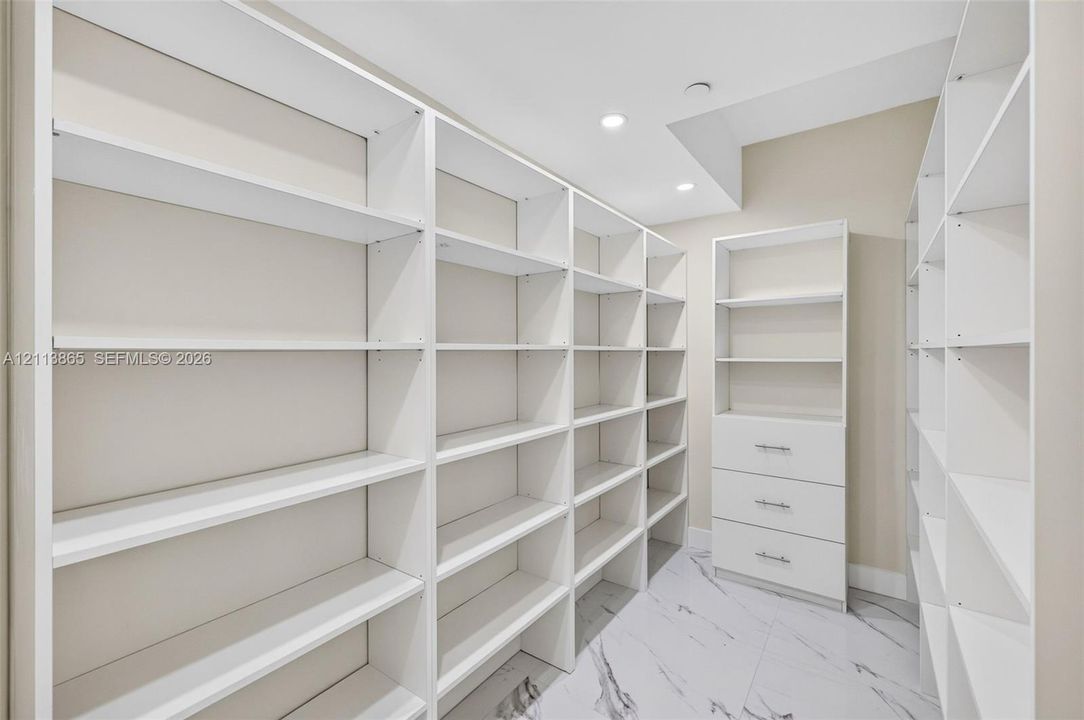 For Sale: $995,000 (2 beds, 2 baths, 1820 Square Feet)