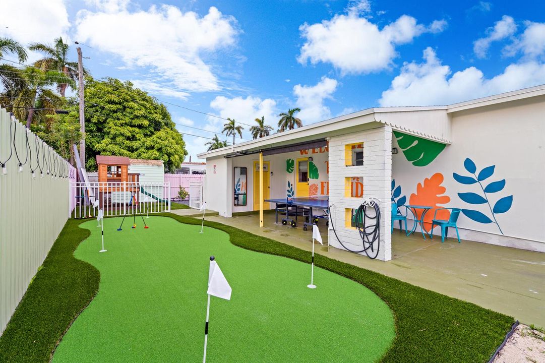 Hallandale Sunshine - Putting Green (3)