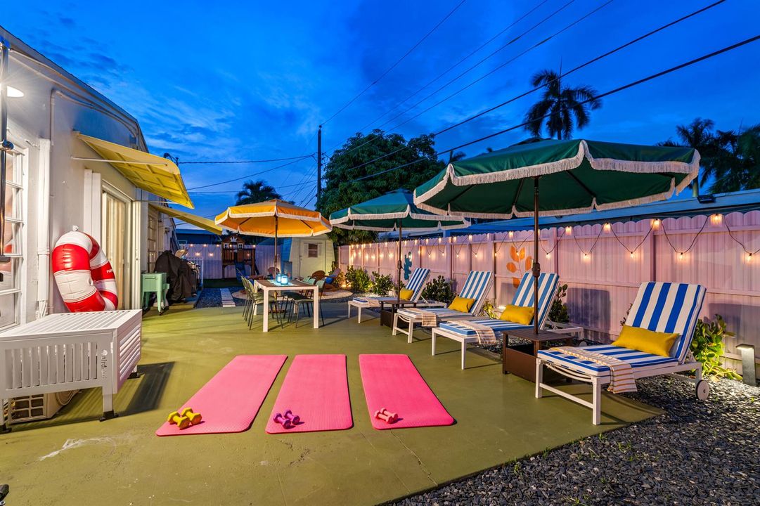 Hallandale Sunshine - Outdoor at night (