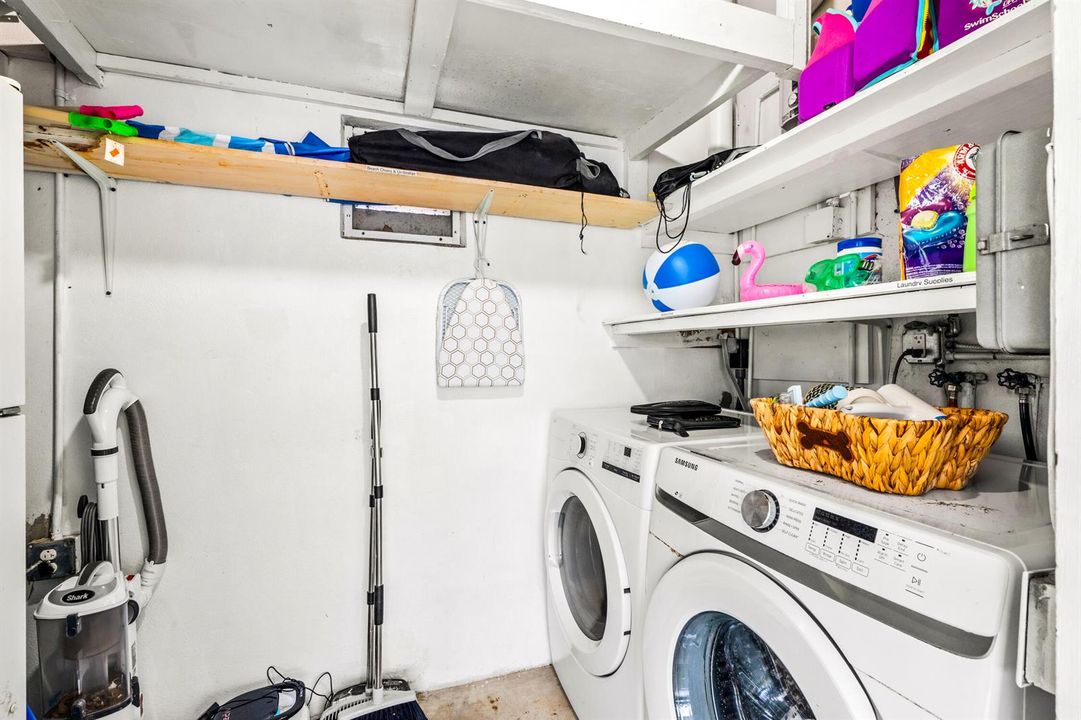 Hallandale Sunshine - Laundry Area