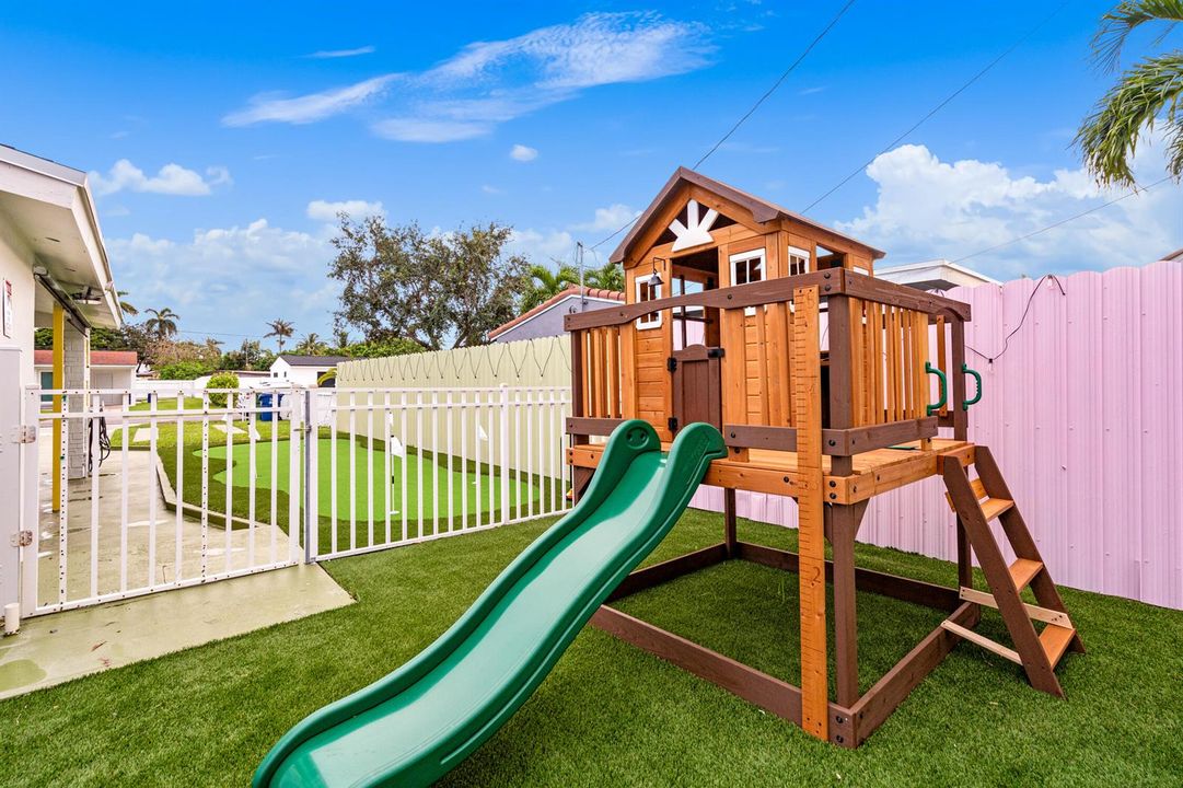 Hallandale Sunshine - Playground slide