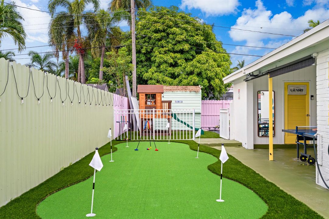 Hallandale Sunshine - Putting Green (2)