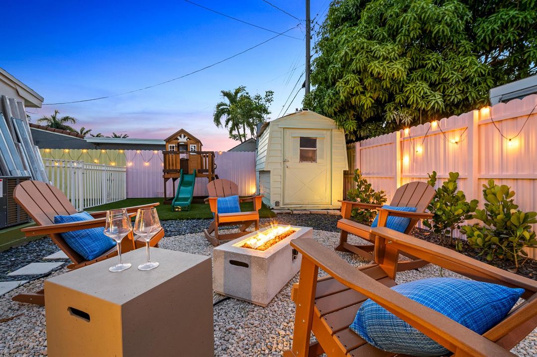 Hallandale Sunshine - Firepit at night