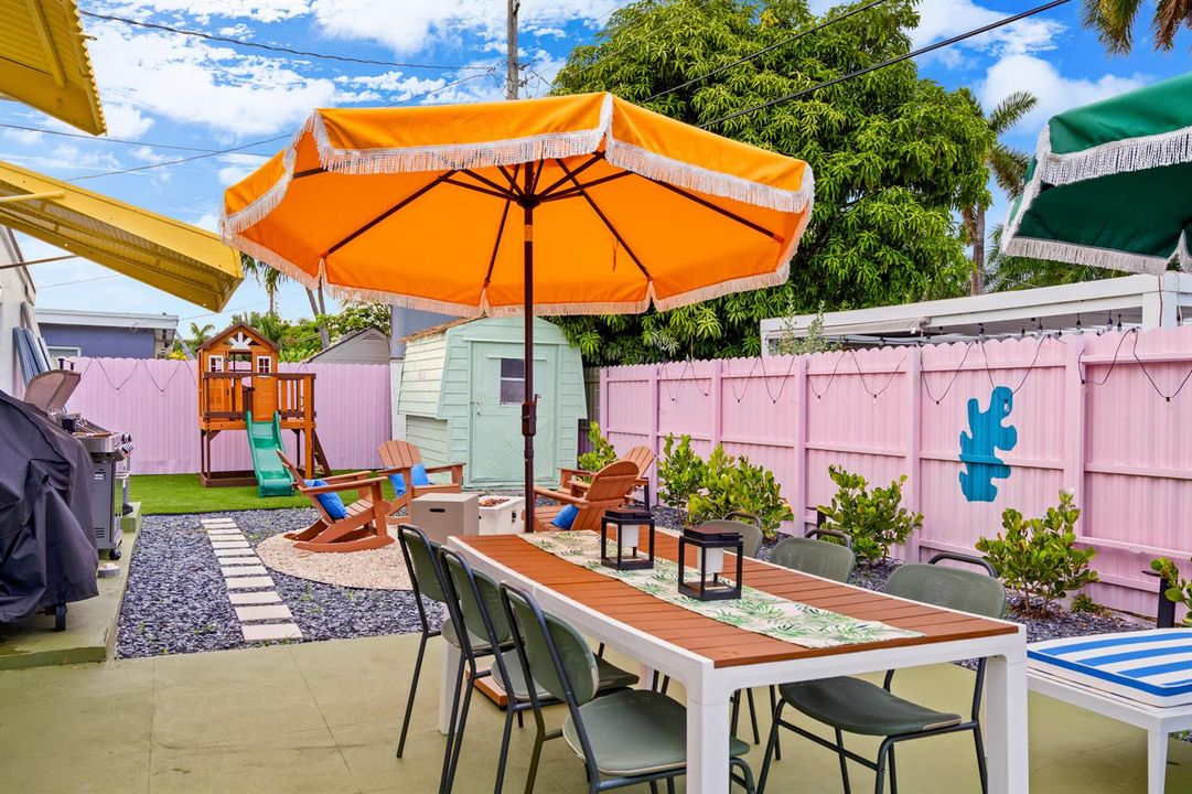 Hallandale Sunshine - Outdoor Dining Are