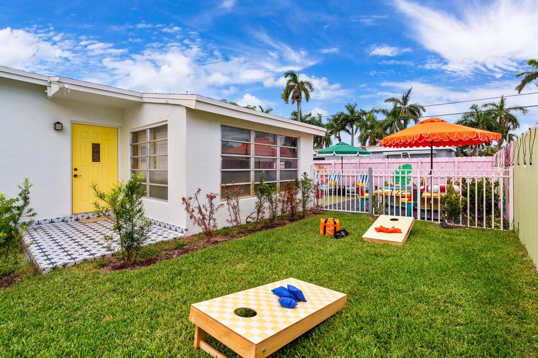 Hallandale Sunshine - Outdoor games