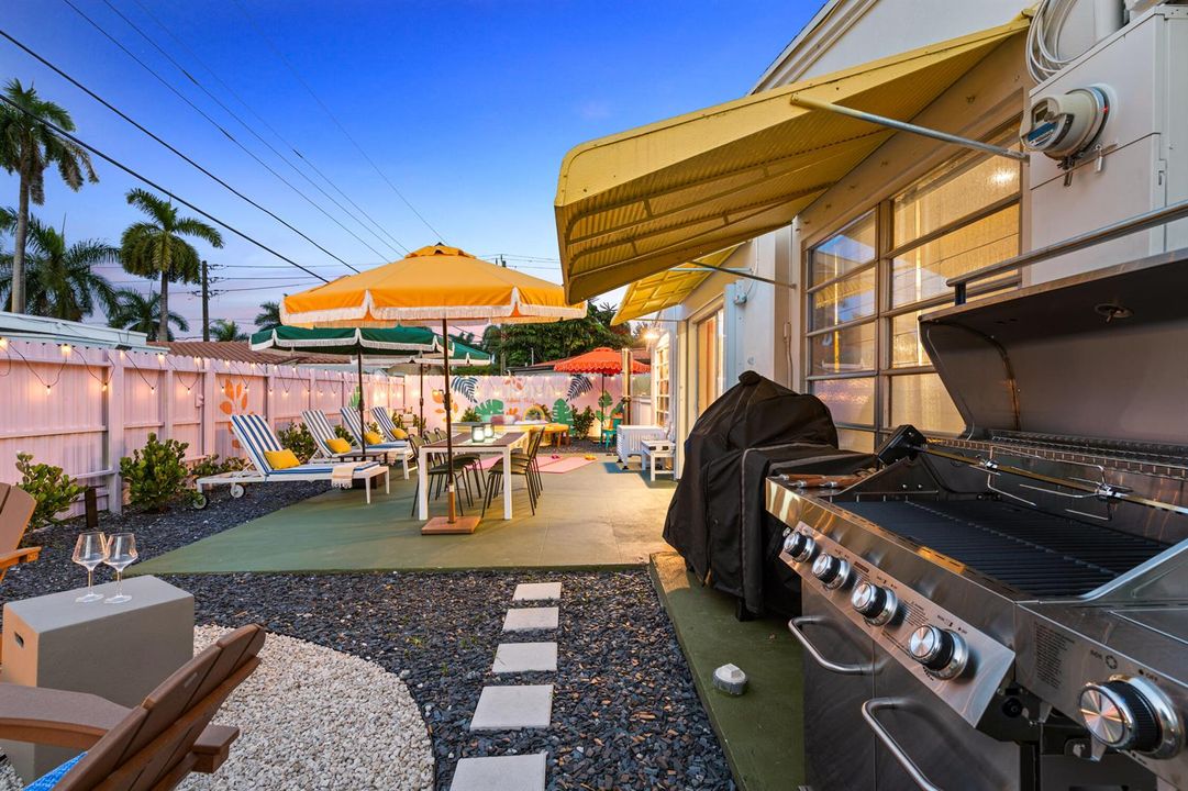 Hallandale Sunshine - Outdoor at night
