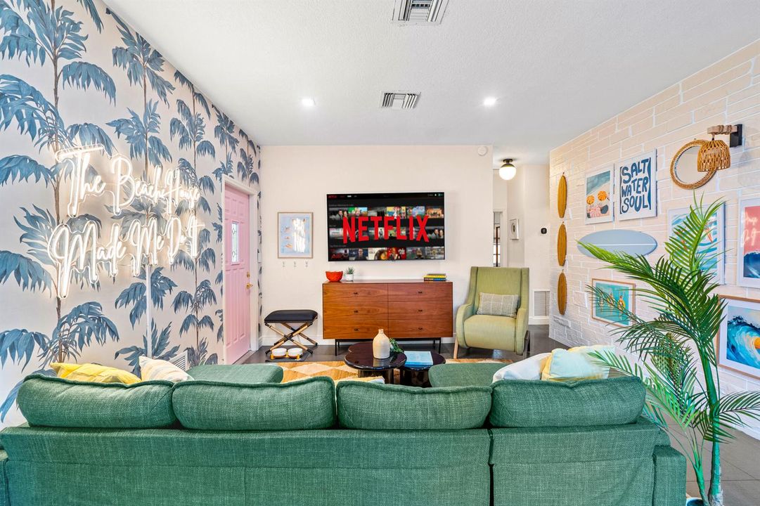 Hallandale Sunshine - Living Room (2)