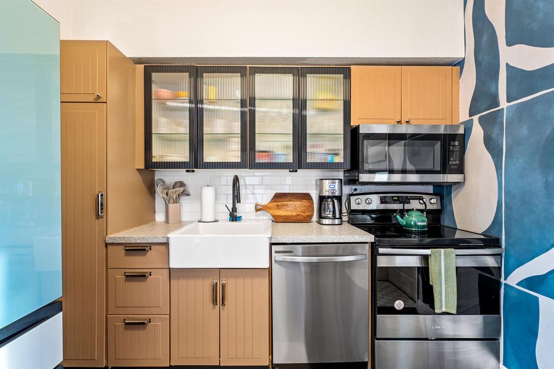 Hallandale Sunshine - Kitchen (1)