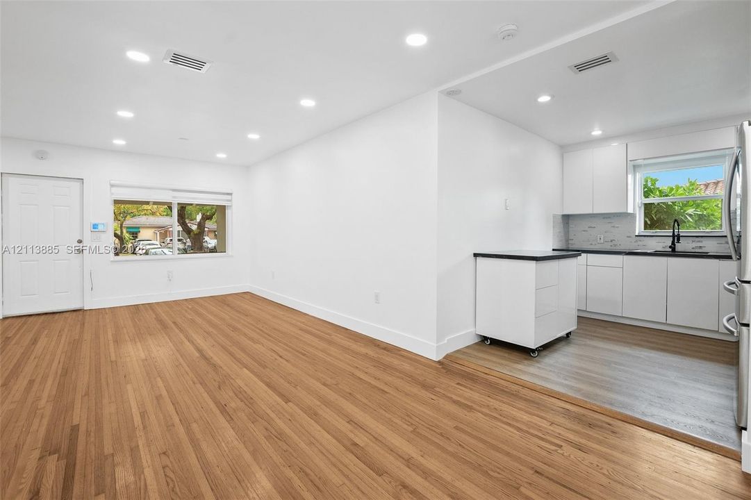 В аренду: $4,950 (4 спален, 4 ванн, 1748 Квадратных фут)