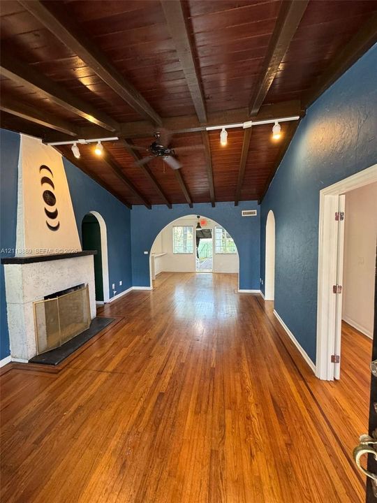 For Rent: $6,500 (3 beds, 2 baths, 1514 Square Feet)
