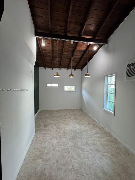 For Rent: $6,500 (3 beds, 2 baths, 1514 Square Feet)
