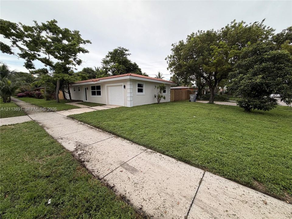 For Rent: $2,900 (4 beds, 2 baths, 1125 Square Feet)