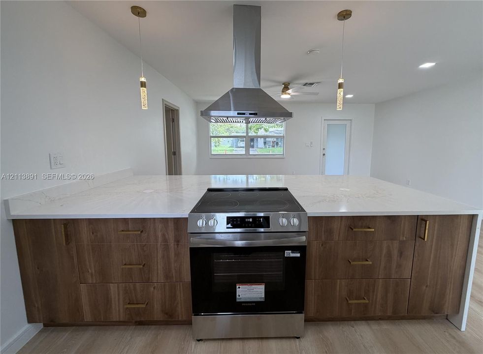 For Rent: $2,900 (4 beds, 2 baths, 1125 Square Feet)