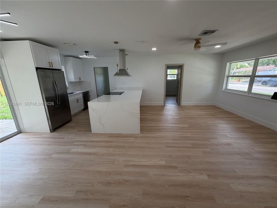 For Rent: $2,900 (4 beds, 2 baths, 1125 Square Feet)