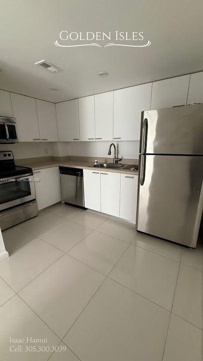 На продажу: $255,000 (2 спален, 2 ванн, 1300 Квадратных фут)