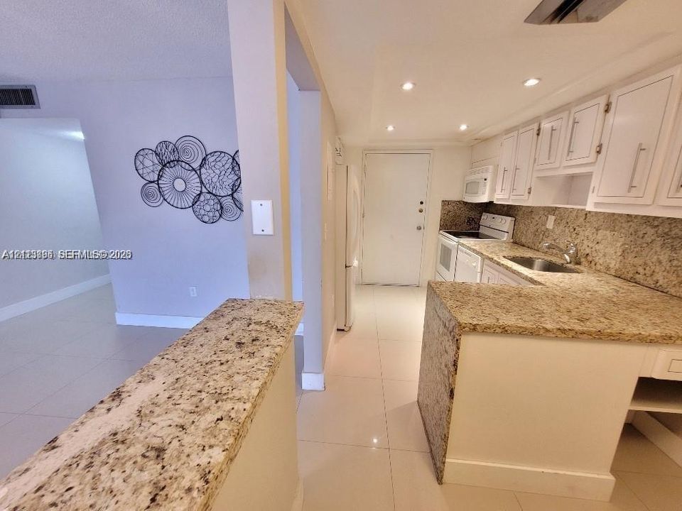 For Rent: $2,600 (2 beds, 2 baths, 1251 Square Feet)