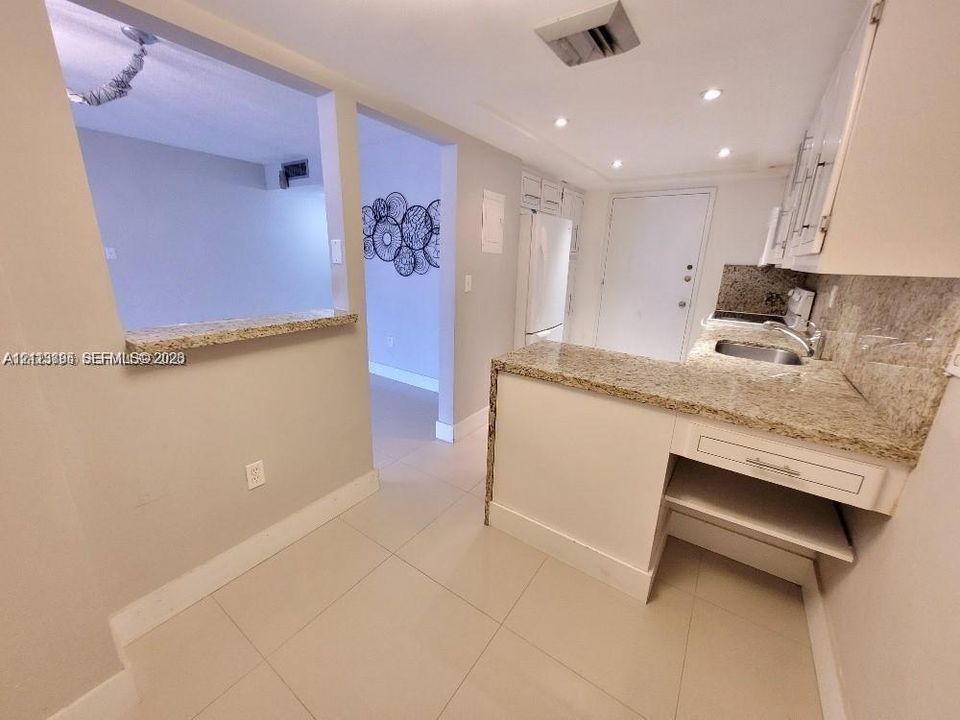 For Rent: $2,600 (2 beds, 2 baths, 1251 Square Feet)